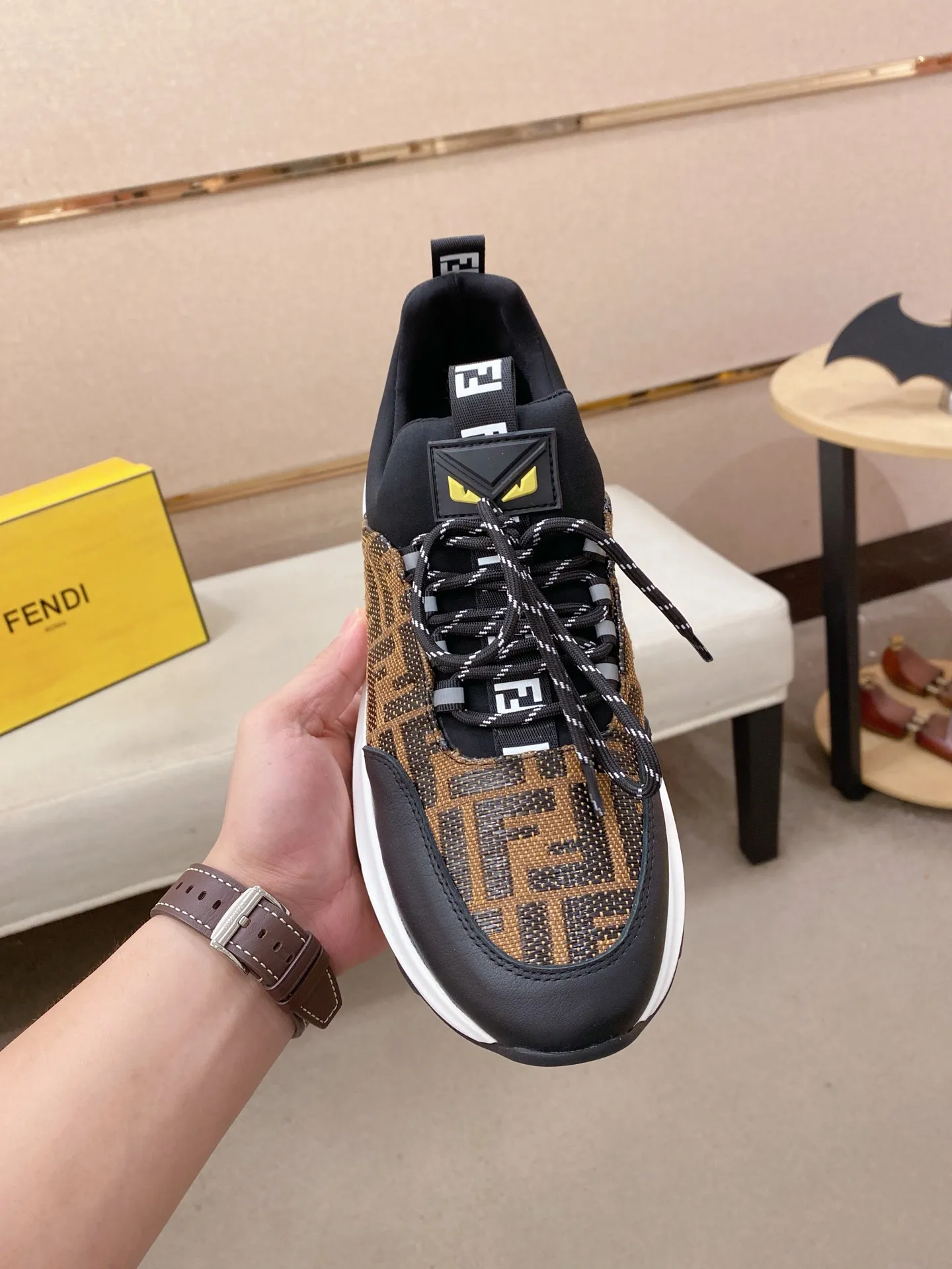 Men's shoes 💰 462💰 (fendi) New style 👊🏻 upper 🇮🇹 imported cowhide fabric 🇩🇪 lining imported sheepskin lining. The original outsole is molded to highlight the identity of every man, and the upper foot is elegant and stable🚶🏻🚶🏻The high-end custom counters reproduce the original version📯No matter the wind or rain, the shoe last remains unchanged and can withstand the verification of time🔍️,🔵 Size: 38-44